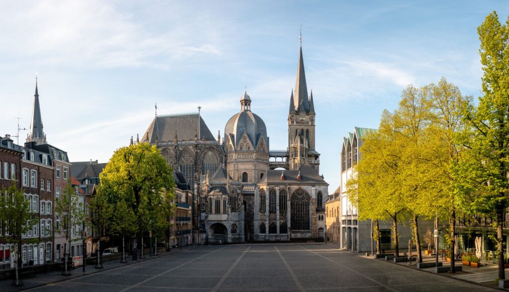 Katschhof mit Blick auf Aachener Dom