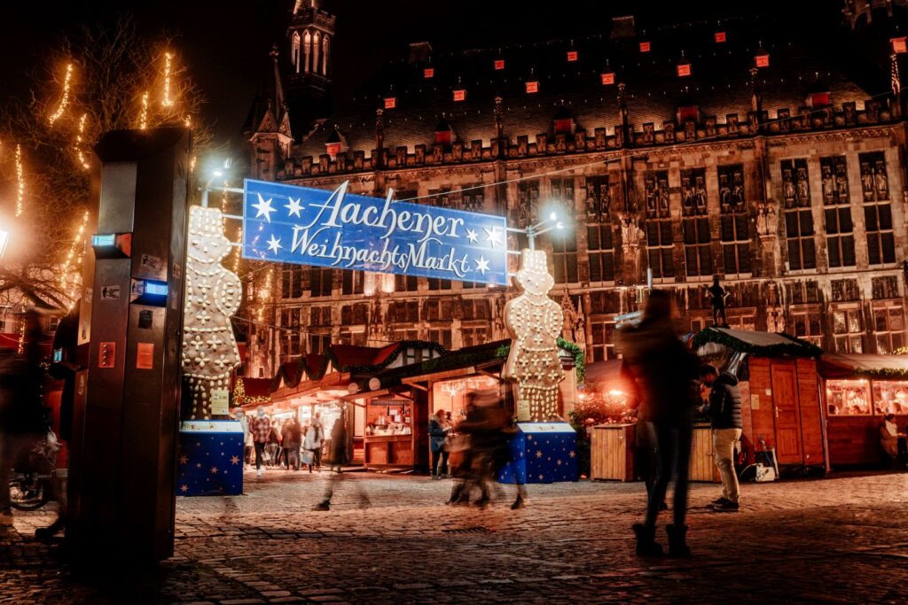 2021-12 Weihnachtsmarkt bei Nacht